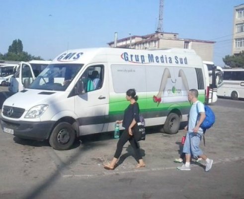 A intrat în coliziune cu un microbuz, pe Mihai Viteazu